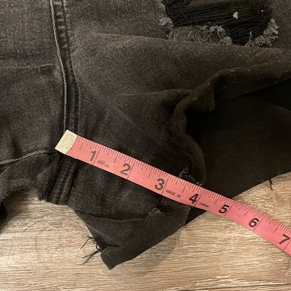 American Eagle super hi rise shortie stretchy button fly 12 distressed short - Picture 7 of 7